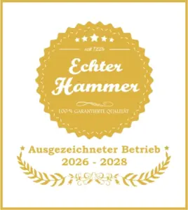 Siegel_Echter_Hammer_2026_2028_Rahmen Goldenes Siegel mit der Aufschrift Echter Hammer, seit 1226, Ausgezeichneter Betrieb 2026-2028; ornamentalem Rahmen und Blätterranken im unteren Teil